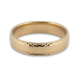 Obrączka ślubna Elara — średnia obrączka z dwoma pasami fasetowanej faktury diamond-cut na krawędziach. Żółte złoto 585