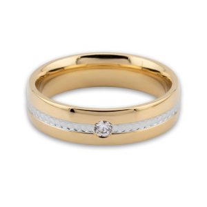 Obrączka ślubna Iris — dwukolorowa obrączka z drobnym brylantem w pasku otoczonym fakturą diamond-cut. Żółte i białe z