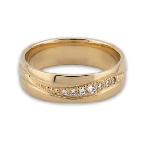 Obrączka ślubna Stria — szeroka obrączka z fakturalną wstawką diamond-cut. Żółte złoto 585